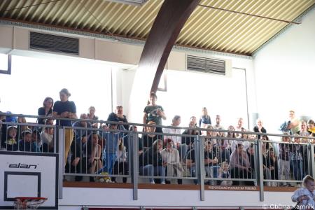 Otroci Osnovne šole Marije Vere so pozdravili pomlad in se spomnili knjižnih junakov (4)